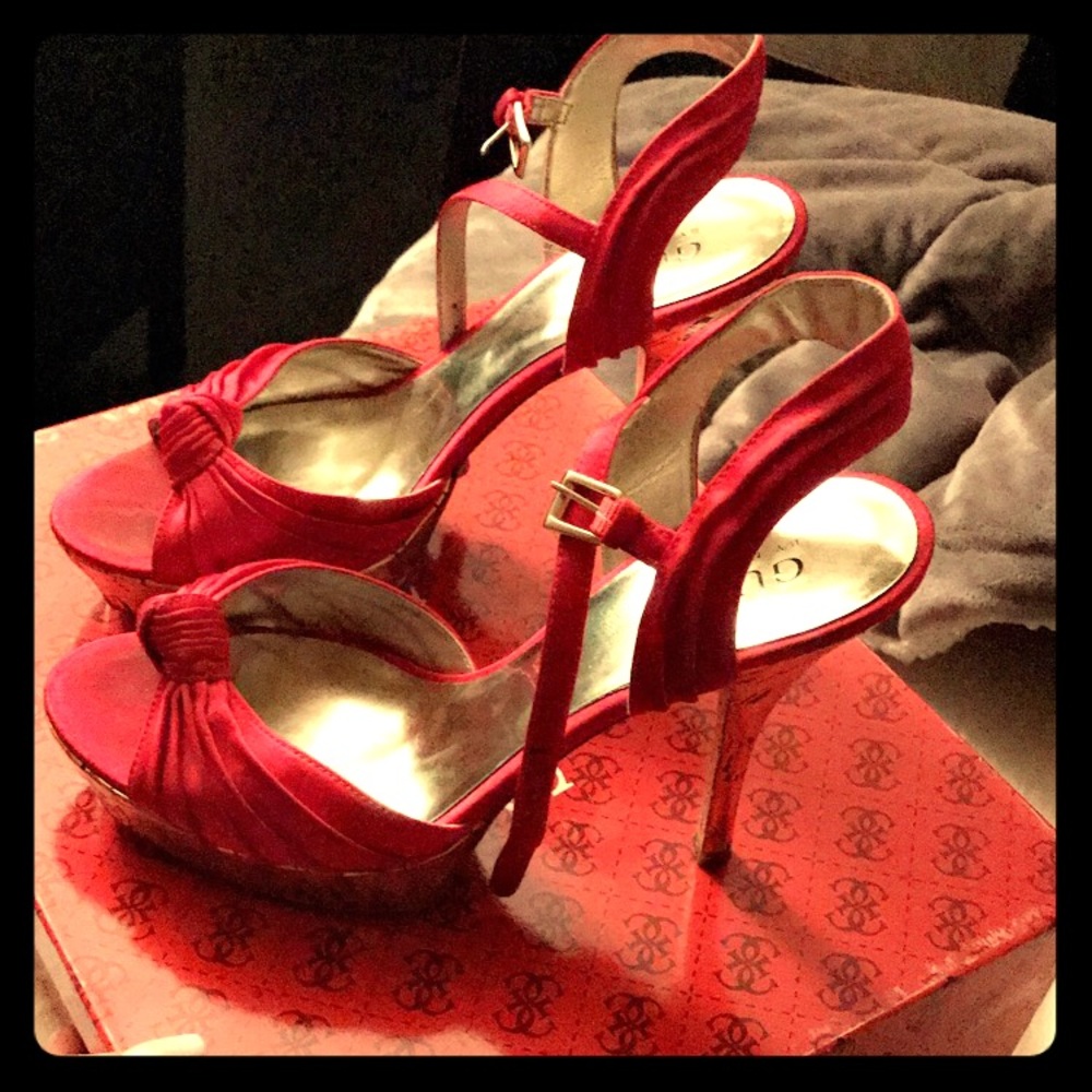 Guess By Marciano dark pink heels